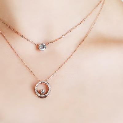 14K Gold Moissanite Necklace A necklace that sparkles like a diamond