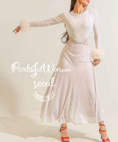 [Revealing the design] 50848 White Fox Dress