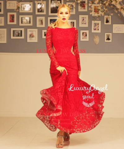 70120. Chanel red color dress