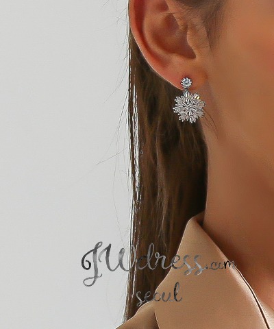 jw 017 Snowflake Earrings